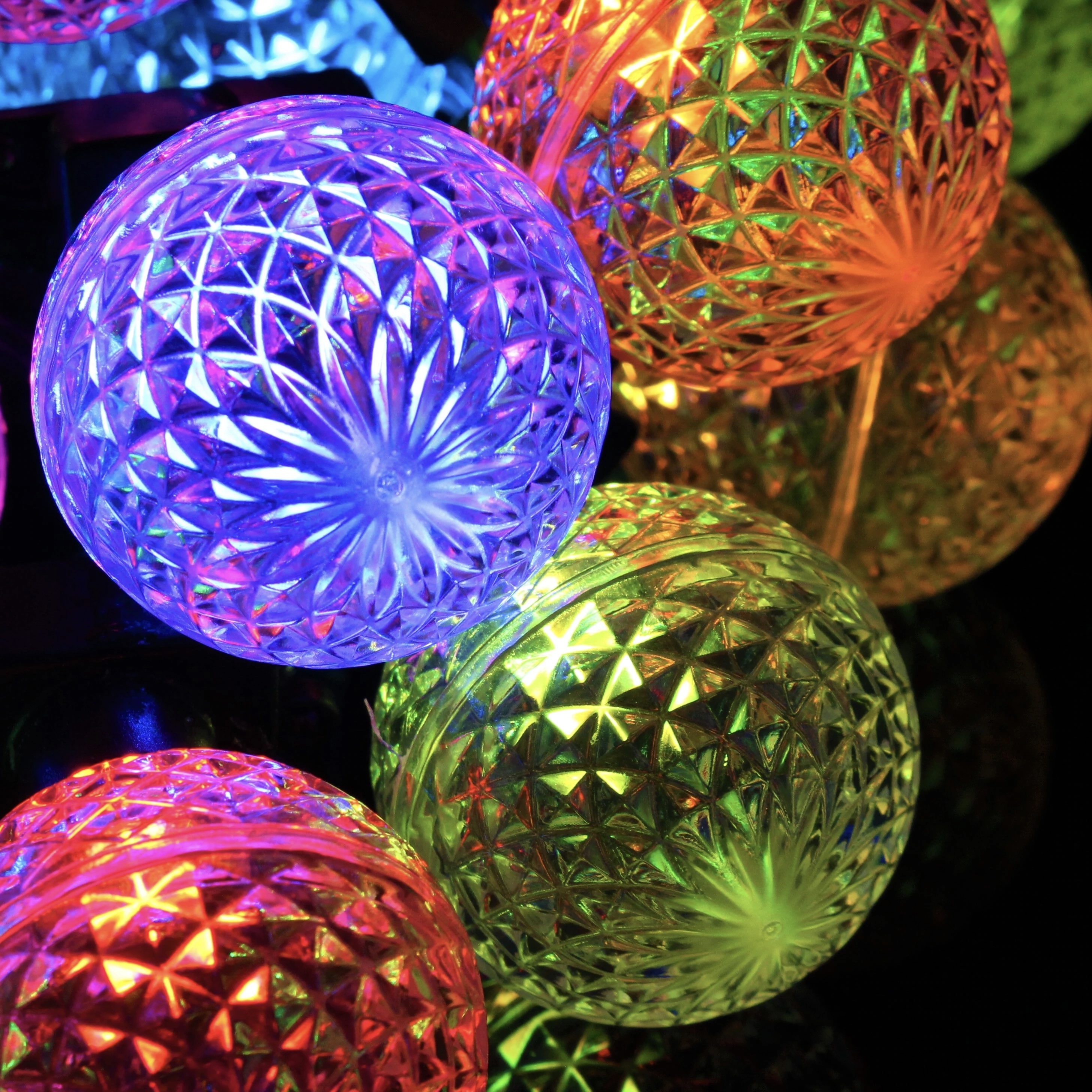 Luce Triklit sfaccettata RGB G40